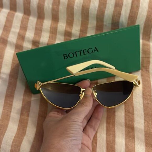 Bottega Veneta ‘25 Cat Eye Sunglasses - Picture 3 of 6